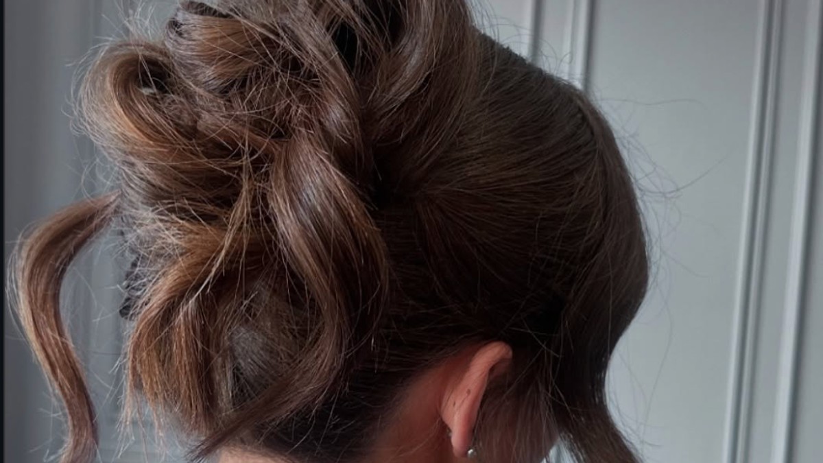 Frizura koja briše godine i izgleda skupo: Francuski čvor je hit