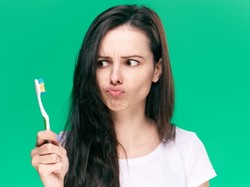 Bynajmniej nie wtedy, gdy widać zużycie! Kiedy należy wymienić szczoteczkę do zębów?