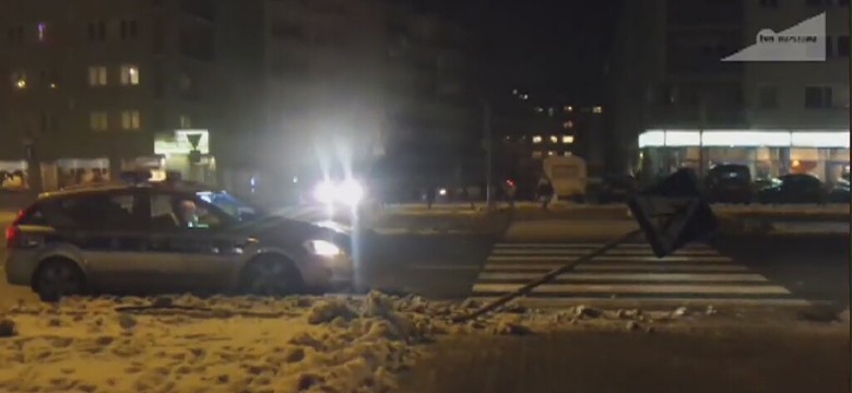 Potrącił 13-latkę na przejściu i uciekł. Stołeczna policja szuka bordowego BMW