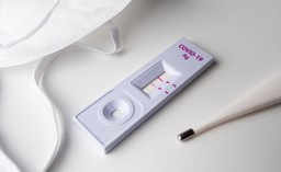 MZ chce dołożyć testy na COVID-19 do koszyka świadczeń gwarantowanych. Co to znaczy?