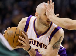 Marcin Gortat oberwał... To musiało boleć. Zobacz wideo