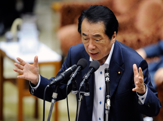 Japoński premier Naoto Kan podczas debaty w parlamencie na temat odbudowy terenów zniszczonych przez Tsunami