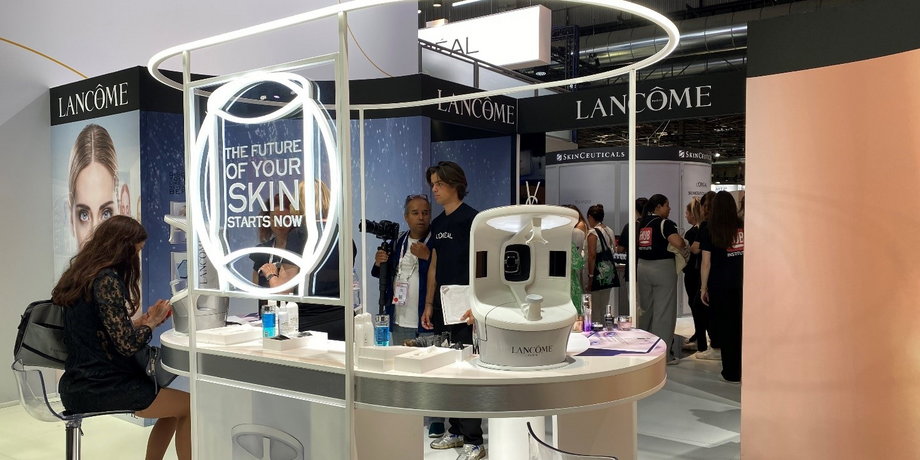 Podczas tegorocznej VivaTech na stoisku L’Oreala można było na własne oczy przekonać się, jak działają innowacje oferowanych przez marki tego producenta. Lancome proponował diagnozę skóry. | Fot. Materiał Partnera