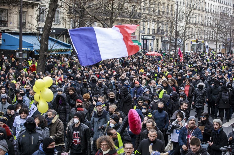 Ponad 600 mln euro strat poniosły koleje państwowe SNCF z powodu trwającego od 5 grudnia strajku przeciwko reformie emerytalnej we Francji - poinformował w poniedziałek prezes firmy Jean-Pierre Farandou w nagraniu do pracowników. Wezwał do przerwania strajku.