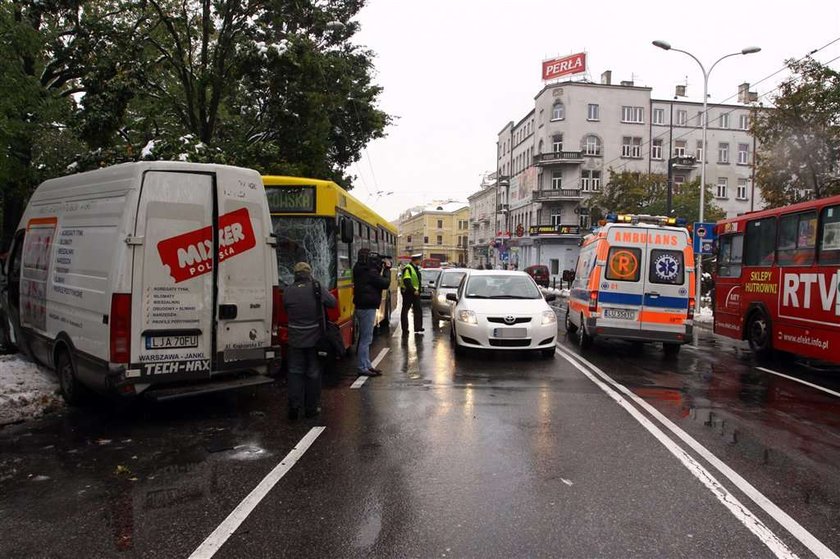 Busem w autobus, są ranni