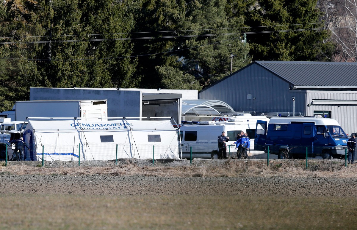Polowy obóz żandarmerii francuskiej na miejscu katastrofy