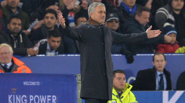 Talán még Mourinho sem tudja, mit hoz a jövő /fotó: AFP