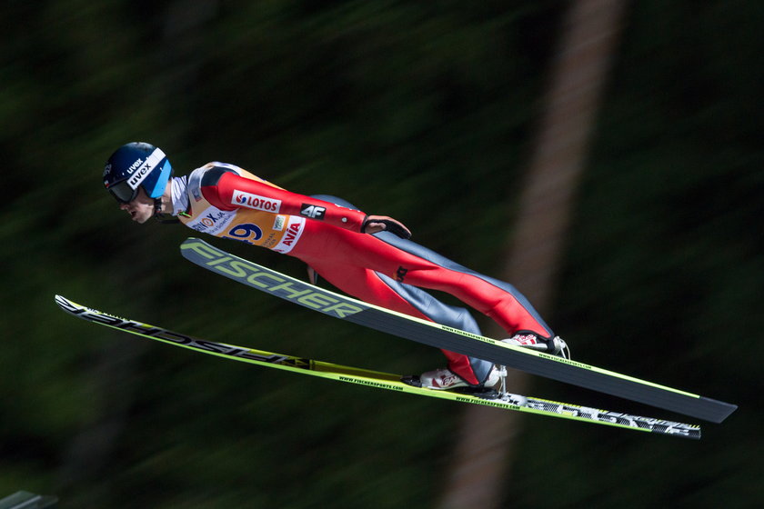 Katastrofalny występ polskich skoczków w konkursie drużynowym w Klingenthal