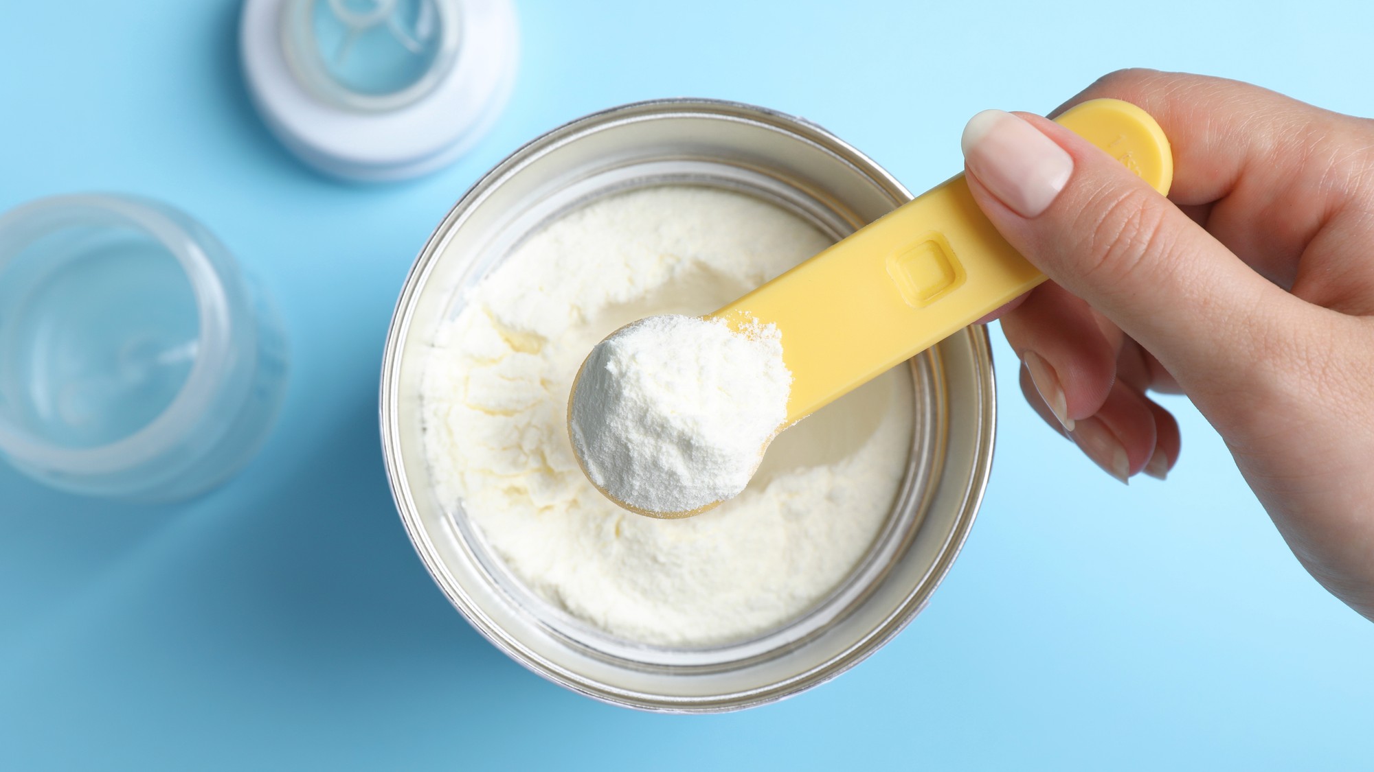 Kompletný zoznam dojčenských mliek a šarží aj značiek, ktoré ak máte doma, nepoužívajte, nájdete v závere článku