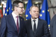 Premier Mateusz Morawiecki i przewodniczący Rady Europejskiej Donald Tusk podczas szczytu szefów państw UE, Bruksela, grudzień 2017 r.