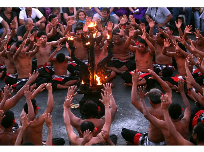 Taniec Kecak w świątyni Uluwatu