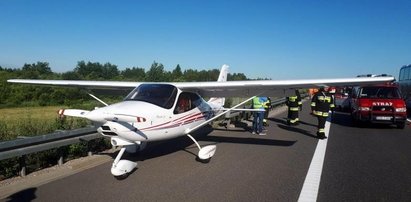 Awaryjne lądowanie awionetki na autostradzie. Samolot zatrzymał się na jezdni