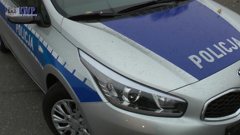 Policja chwali się nowym sprzętem - na parking trafiły właśnie oznakowane radiowozy - to najnowsza generacja kii cee’d. Zakup 114 sztuk samochodów, które trafią do komend w całej Polsce, zorganizował wydział transportu KWP w Bydgoszczy.