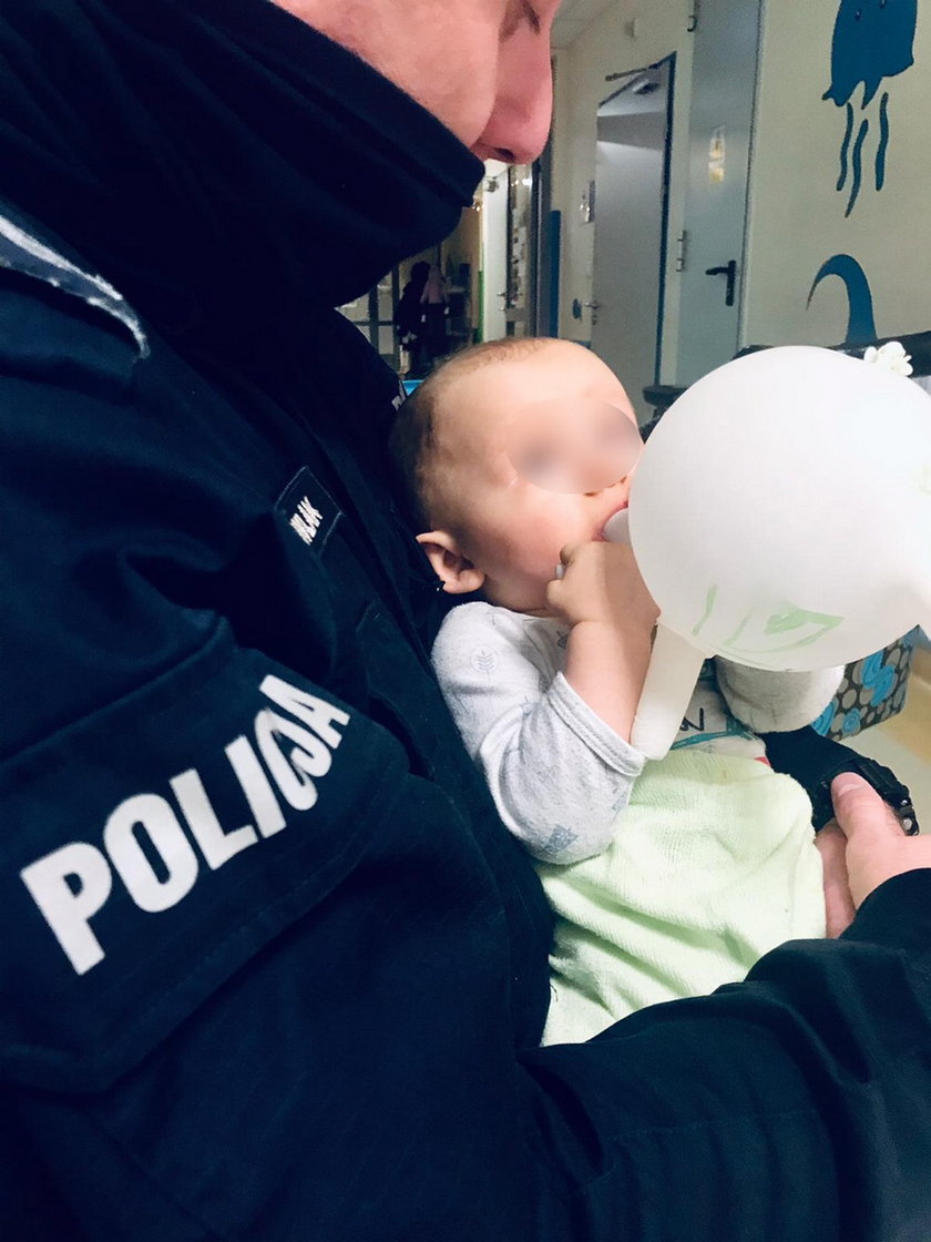 Policjanci zajęli się siedmiomiesięcznym chłopcem