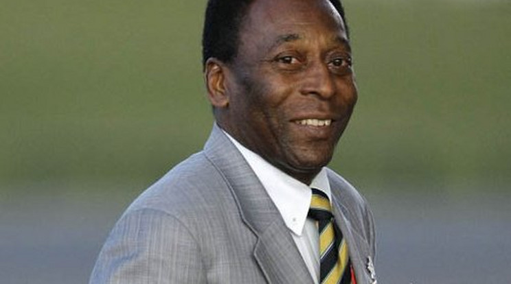 Pelé mégis visszatér