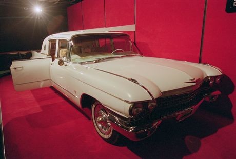 01 Sep 1996, Country Music Hall of Fame and Museum, Nashville, USA --- Elvis Presley's 'sold gold' Cadillac is on display at the Country Music Hall of Fame and Museum in Nashville, Tennesee. --- Image by © Kevin Fleming/CORBIS