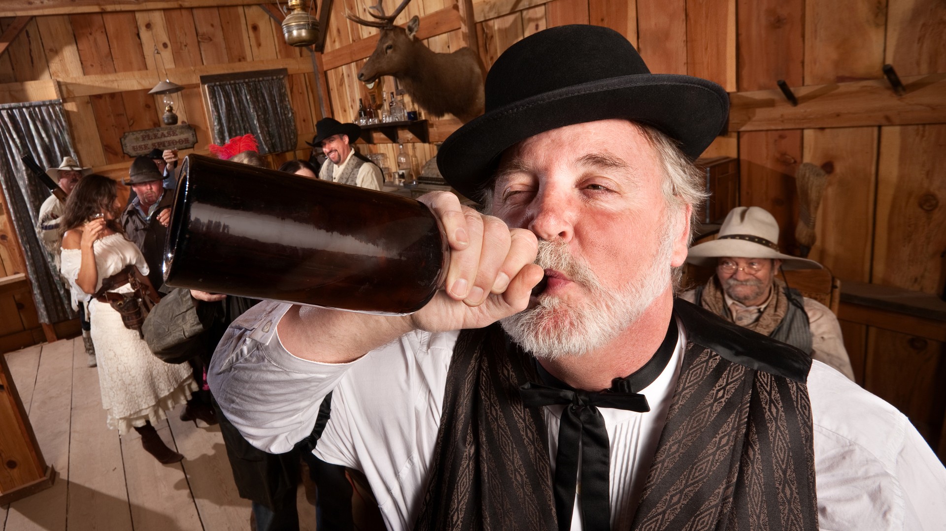 сон выпивший отец. отец бухает. фотографии которые заставляют задуматься. пьяный отец. пьющие за столом.