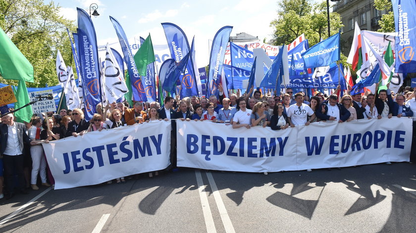 Demonstracja KOD-u w Warszawie