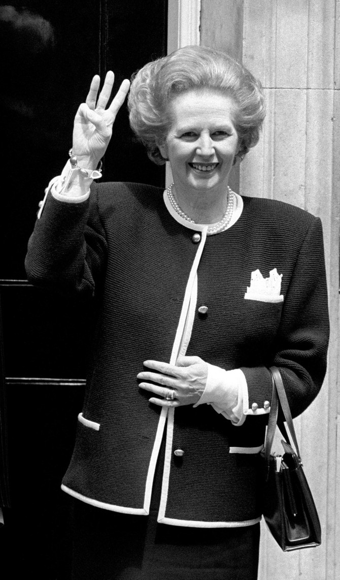 Premijerka Margaret Tačer 1987. sa malom čvrstom tašnom