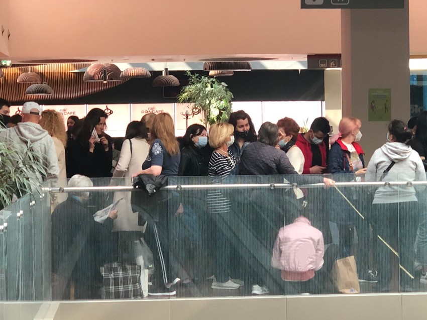 Gužve za vakcinaciju TC Ušće drugi dan