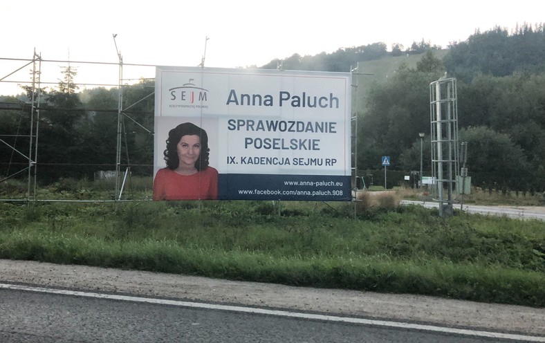 Billboard Anny Paluch wiszący przy zakopiance