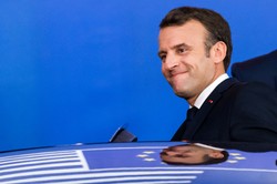 Macron w ogniu krytyki. "Potknął się o geopolityczny dywan"