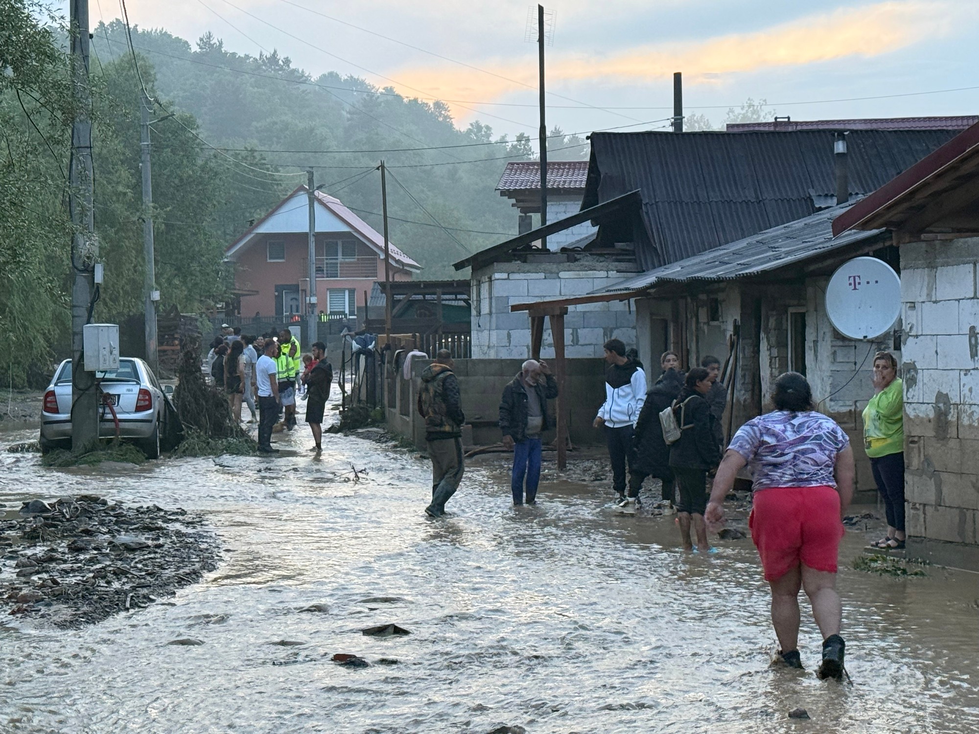 Pre silné búrky zasahovali hasiči vo viacerých obciach v Prešovskom kraji.