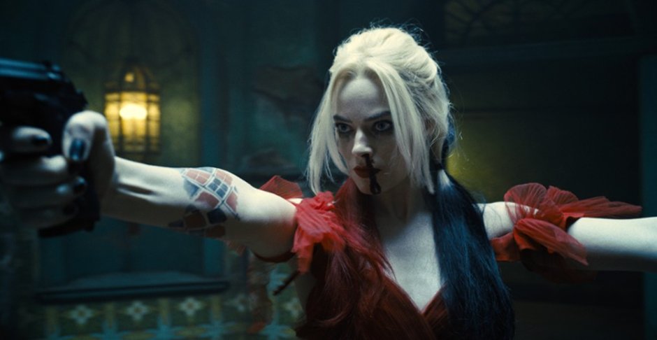 Rewelacyjna jak zawsze w swojej roli Margot Robbie jako Harley Quinn.