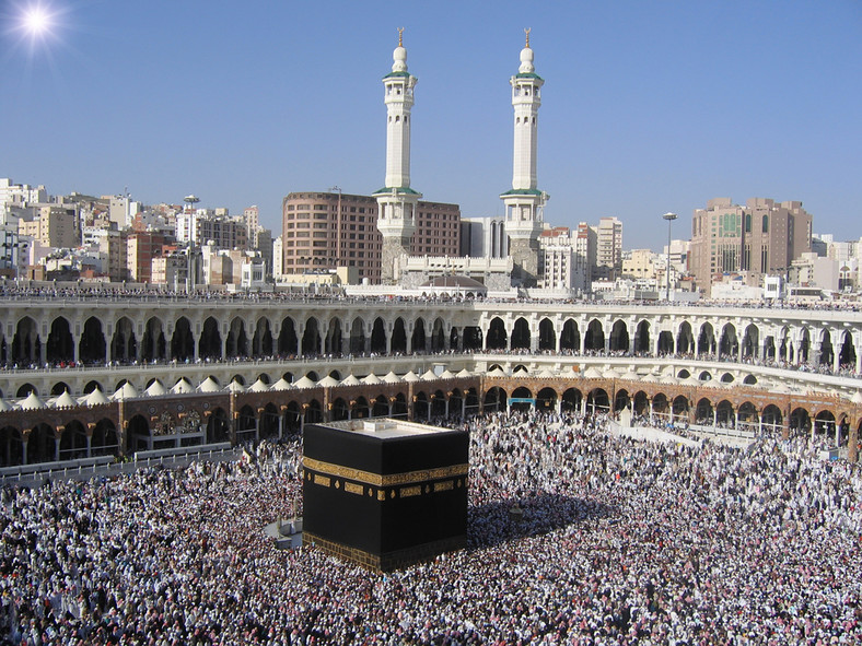 Tłumy pielgrzymów wokół Al-Kaaba, Mekka, Arabia Saudyjska, fot.  ayazad