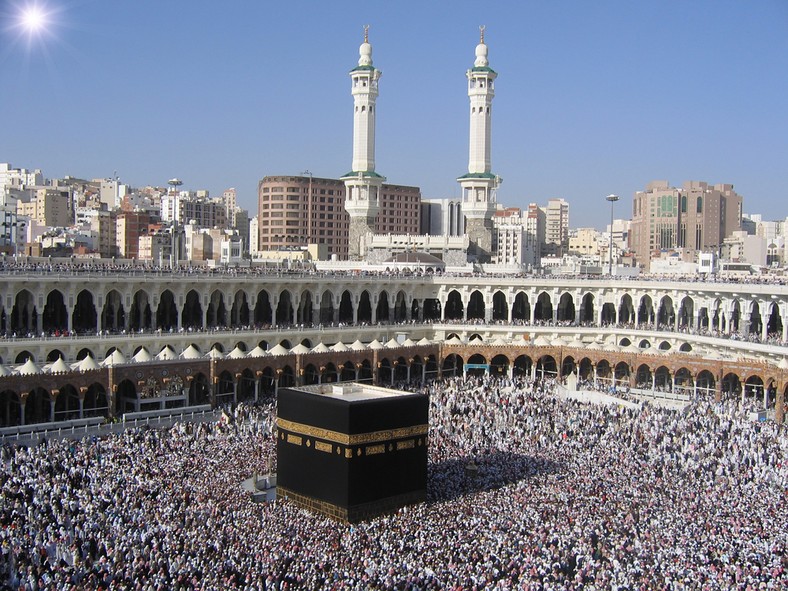 Tłumy pielgrzymów wokół Al-Kaaba, Mekka, Arabia Saudyjska, fot.  ayazad