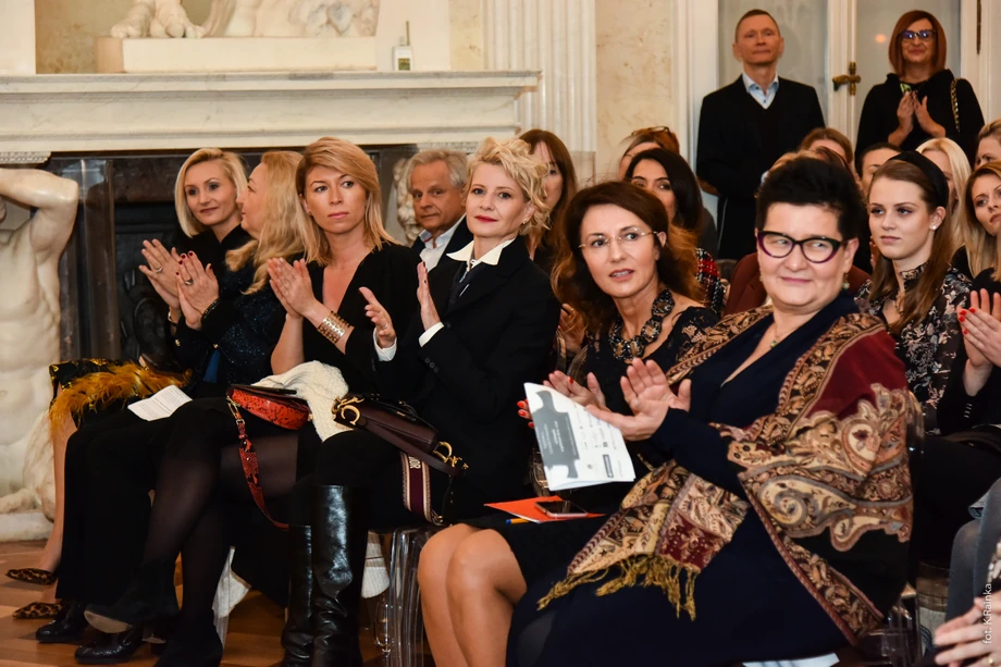 Od lewej: Justyna Duszyńska, Dorota Strojkowska (Chief Human Resources Officer, Santander Bank Polska), Anna Zielińska (CEO Stor9_), Małgorzata Kożuchowska, Ela Raczkowska (CEO, Vital Voices Poland), Ewa Krakowiak – Świątnicka (HR Head, JPMorgan) 