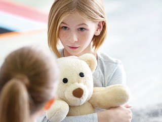 Niebieski pokój przesłuchań - czym jest i jak go wyposażyć