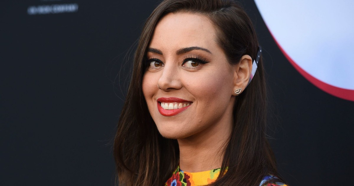 White Lotus star Aubrey Plaza ate peanut butter for lunch and got fired ...