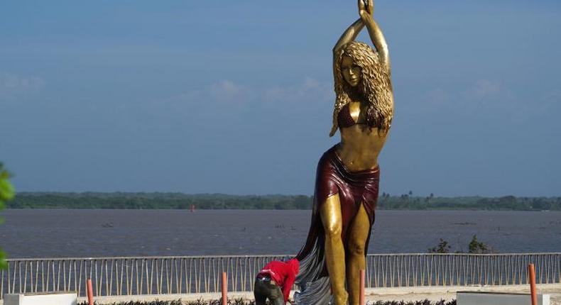 une statue géante immortalise Shakira !