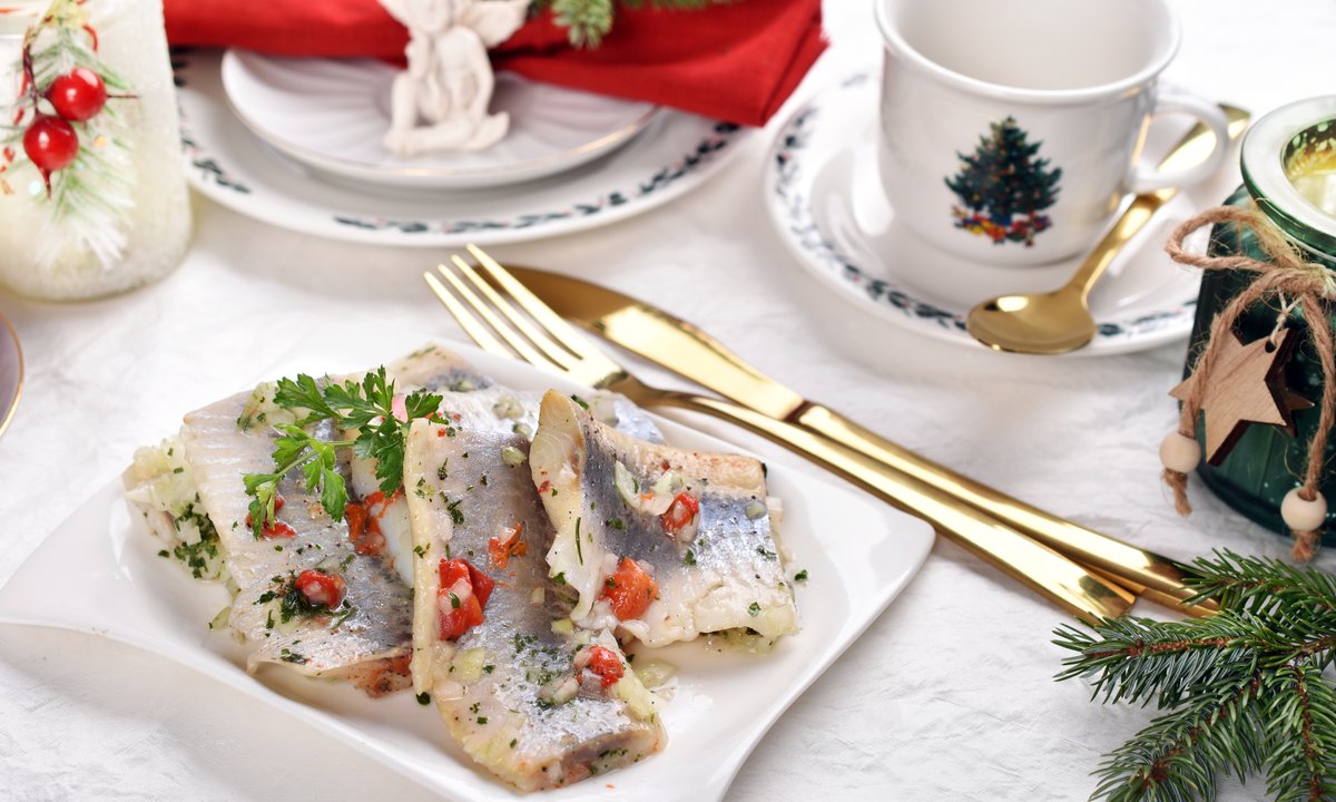 Zatrucie rybami może zniszczyć święta. Uważaj na takie śledzie