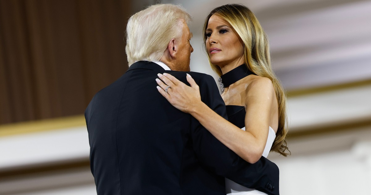 Közzétették Melania Trump hivatalos portréját