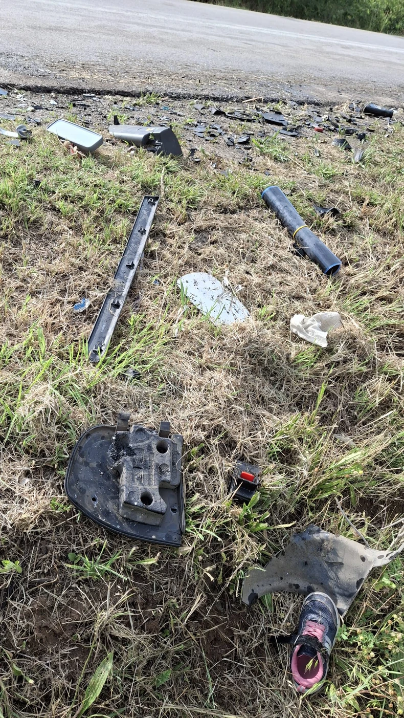 Delovi vozila rasuti po putu nakon teške nesreće kod Malče