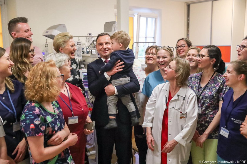 Andrzej Duda z żoną odwiedzili sześcioraczki w Krakowie