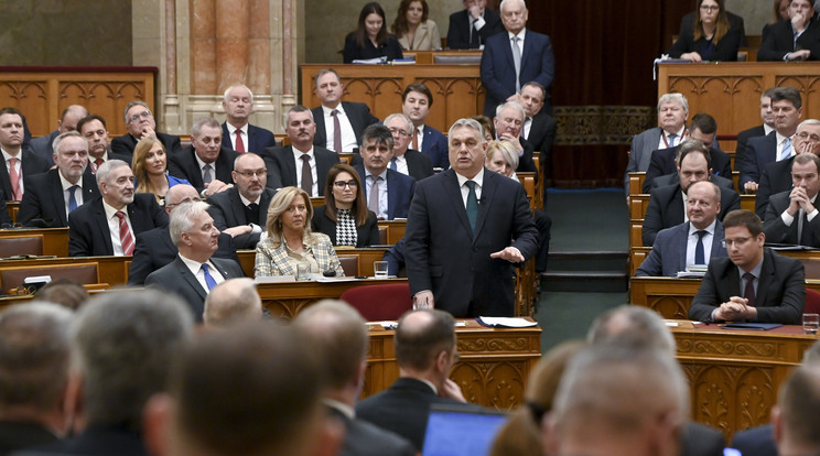 Orbán Viktor miniszterelnök a frakcióvezetők felszólalásaira válaszol az Országgyűlés tavaszi ülésszakának nyitónapján / Fotó: MTI/Koszticsák Szilárd