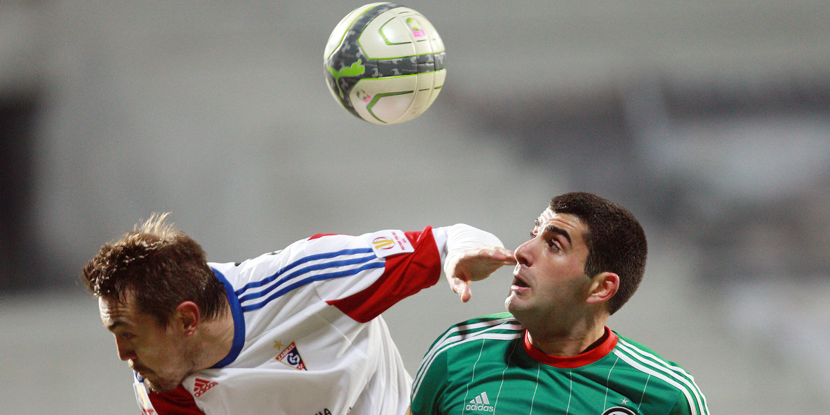 Gornik Zabrze (biale) - Legia Warszawa (zielono-czarne).