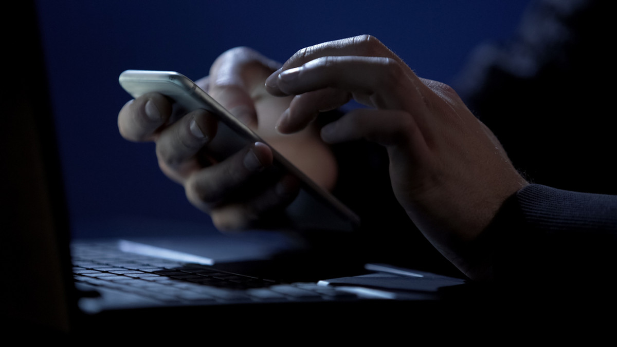 Policja ostrzega, by uważać na fałszywe wiadomości mailowe, sms i linki. Warto czytać wszystkie otrzymywane wiadomości, nie "klikać" w podejrzane linki, szczególnie jeśli prowadzą do systemów elektronicznych płatności - radzi Iwona Kaszewska z bełchatowskiej policji.