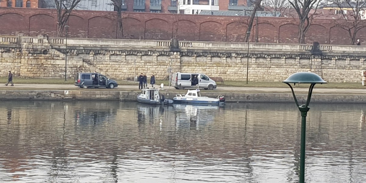 Kraków. Makabryczne znalezisko w Wiśle. Wyłowiono ciało mężczyzny