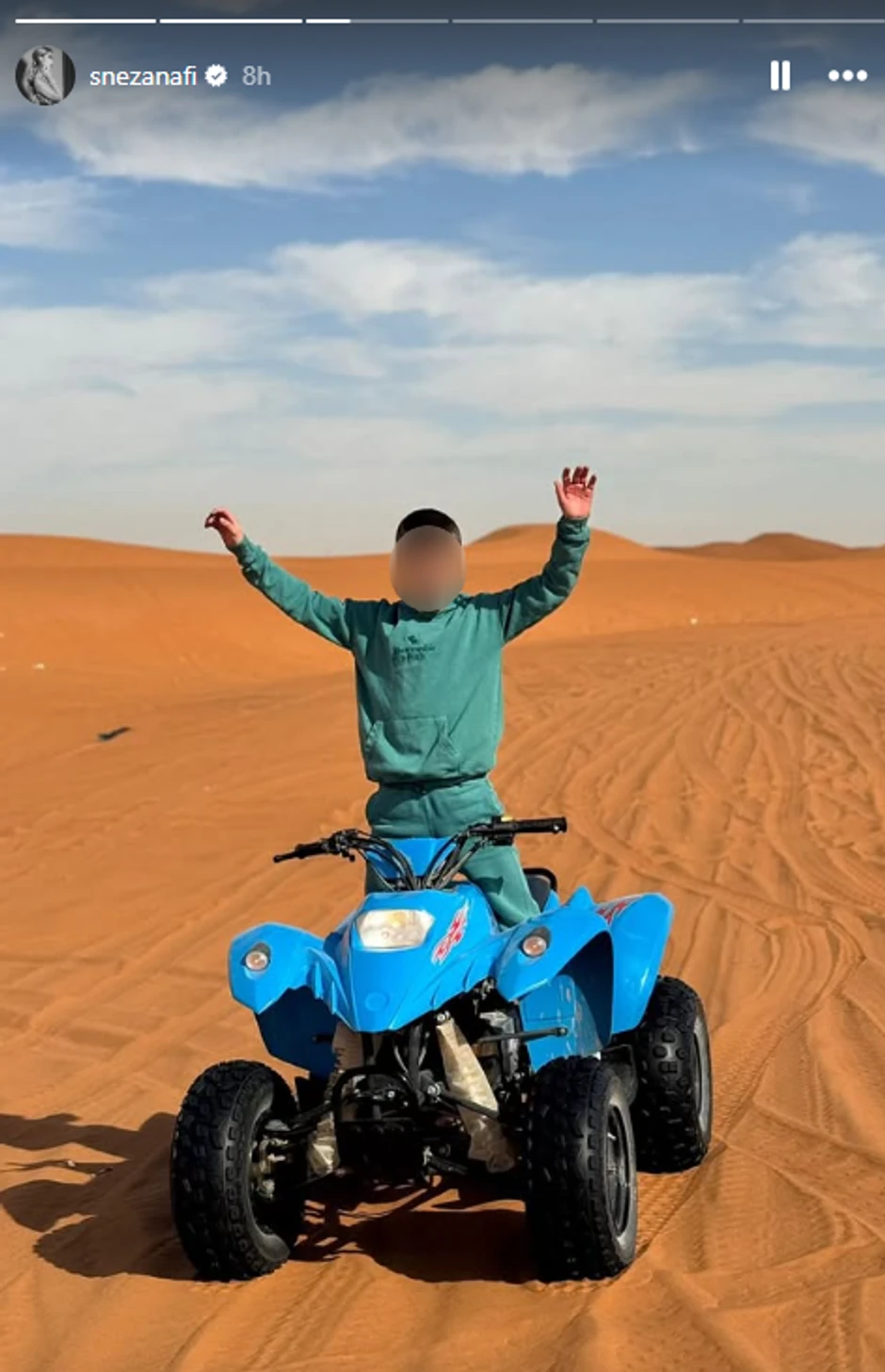 Snežana Borjan sa sinom i mužem u pustinji