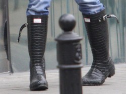Stylowe czy śmieszne? Robert Kozyra w lansiarskich kaloszach