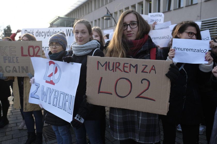 Jaworzno. Uczniowie i mieszkańcy protestują przeciwko likwidacji szkół