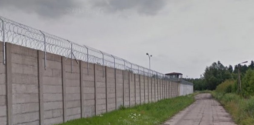 Bezczelna ucieczka z aresztu w Hajnówce. Przeskoczył mur
