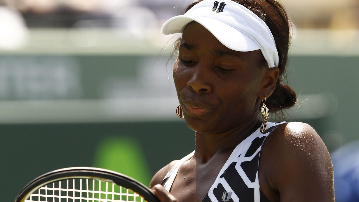 Venus Williams pokonała Serbkę Jelenę Jankovic (7) 7:5, 6:0 w 1/16 turnieju WTA Charleston (pula nagród 740 tys. dol.). W kolejnej rundzie Amerykanka zmierzy się z Australijką Anastazją Rodionową.