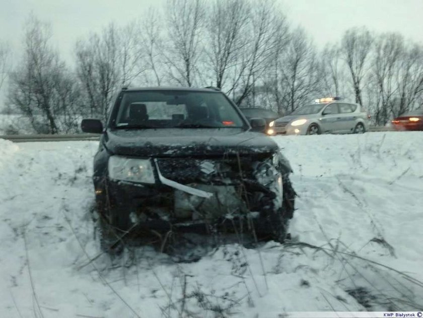 Wpadła samochodem do Narwi! FOTO