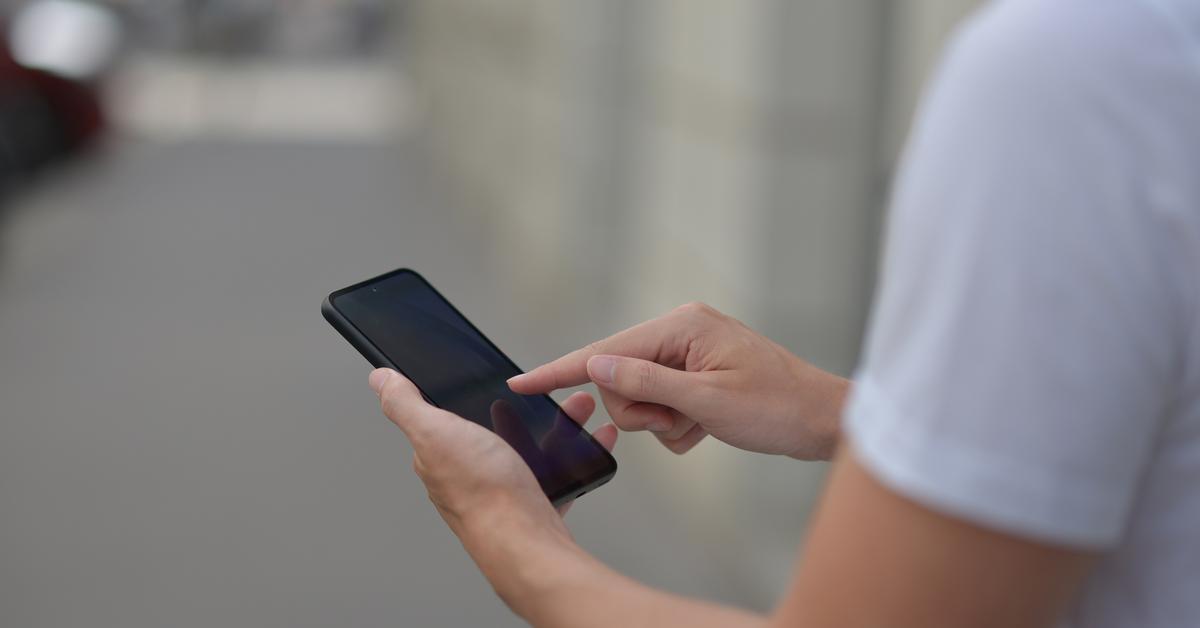 Wi-Fi w telefonie, a wyjście z domu. Czy powinno się wyłączać te funkcje w swoim telefonie?