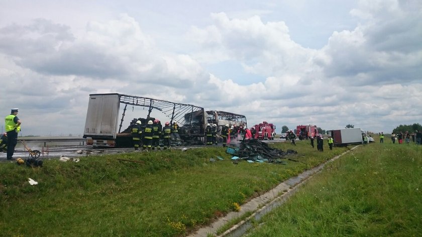 Wypadek na autostradzie A 4. Autobus i ciężarówka stanęły w ogniu